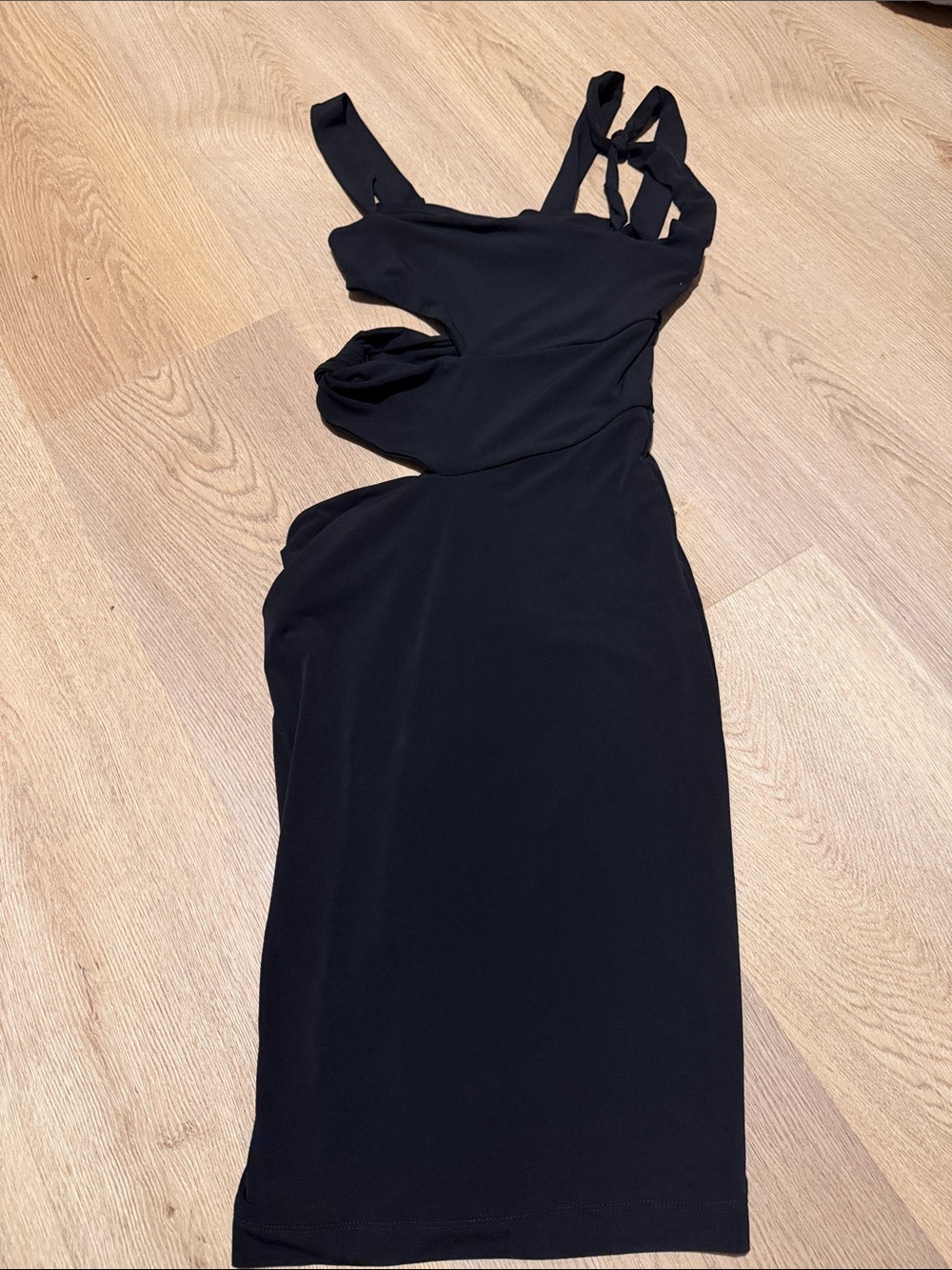Black Midi Dress with Sleek Silhouette